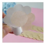 Cubre Pezones X 5 Pares Adhesivo Desechable Modelo Flor - Imagen 4